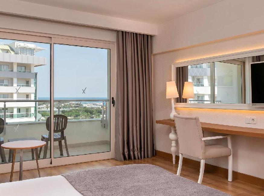 هتل شرود اکسکلوسیو لارا تورنگار