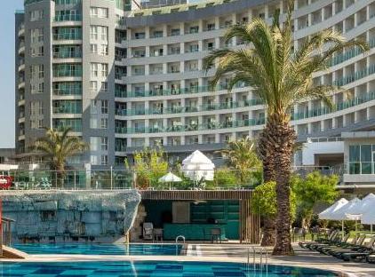 هتل شرود اکسکلوسیو لارا تورنگار