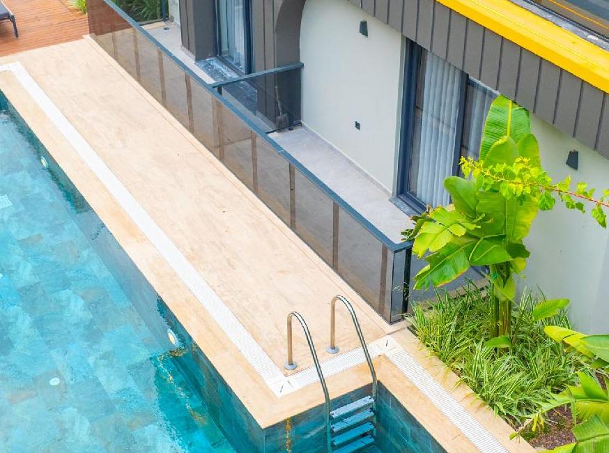 هتل زلوکس سوئیت تورنگار