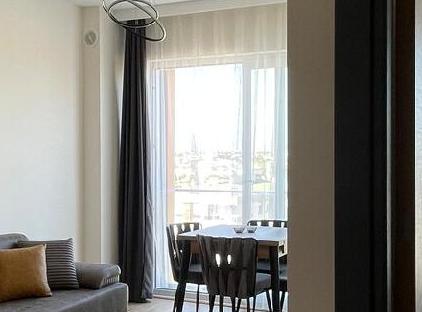 آپارتمان جدید شگفت‌انگیز با استخر، پارکینگ و منظره تورنگار