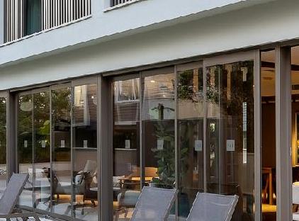 هتل لِی اوتل تورنگار