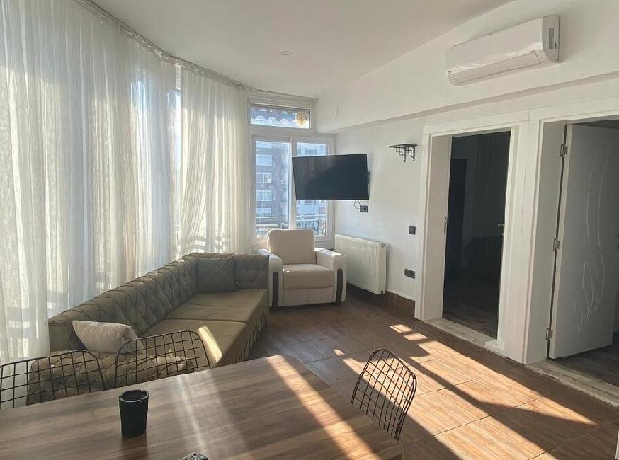 آپارتمان شماره ۱۰ ۳+۱ تورنگار