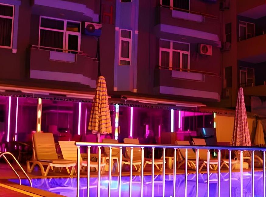 هتل سمت لونا بیچ اوتل تورنگار