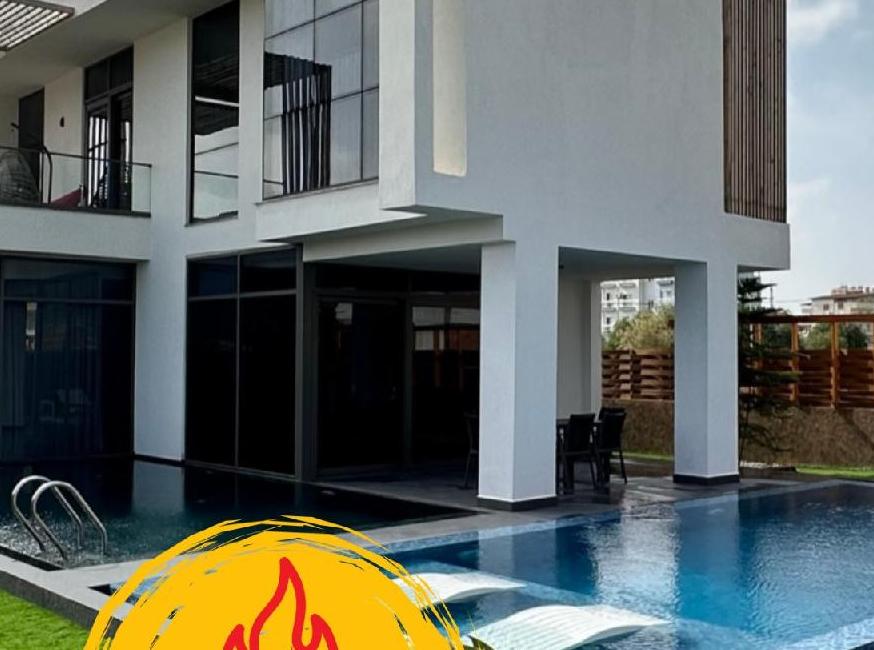 ویلای تری‌پلکس با استخر کودکان، باغ و سونا تورنگار