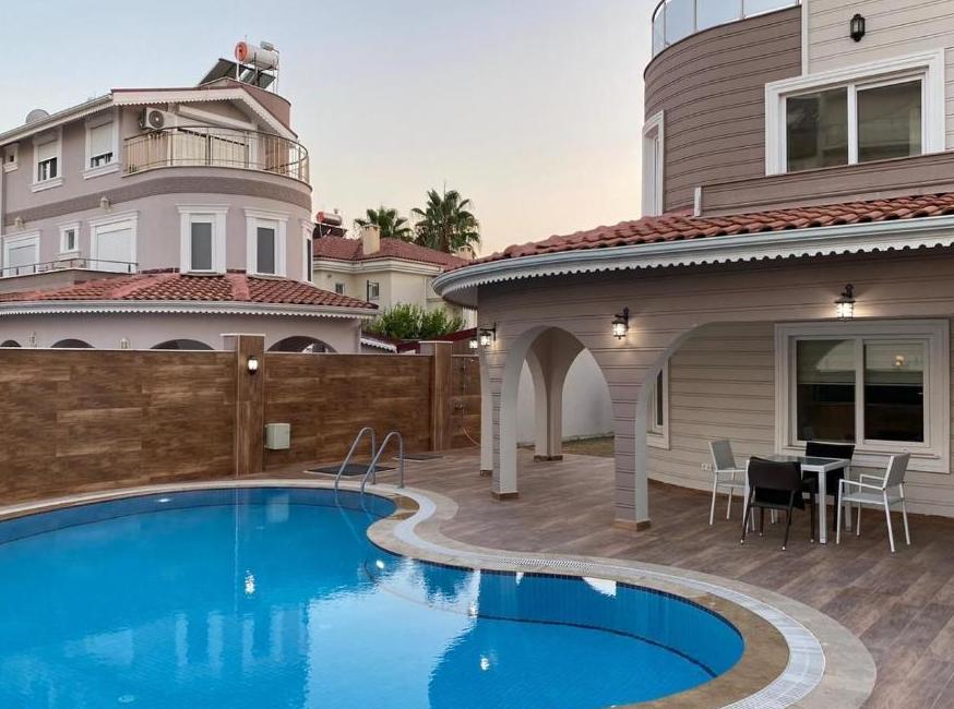 ویلاهای گراند بلو هومز تورنگار