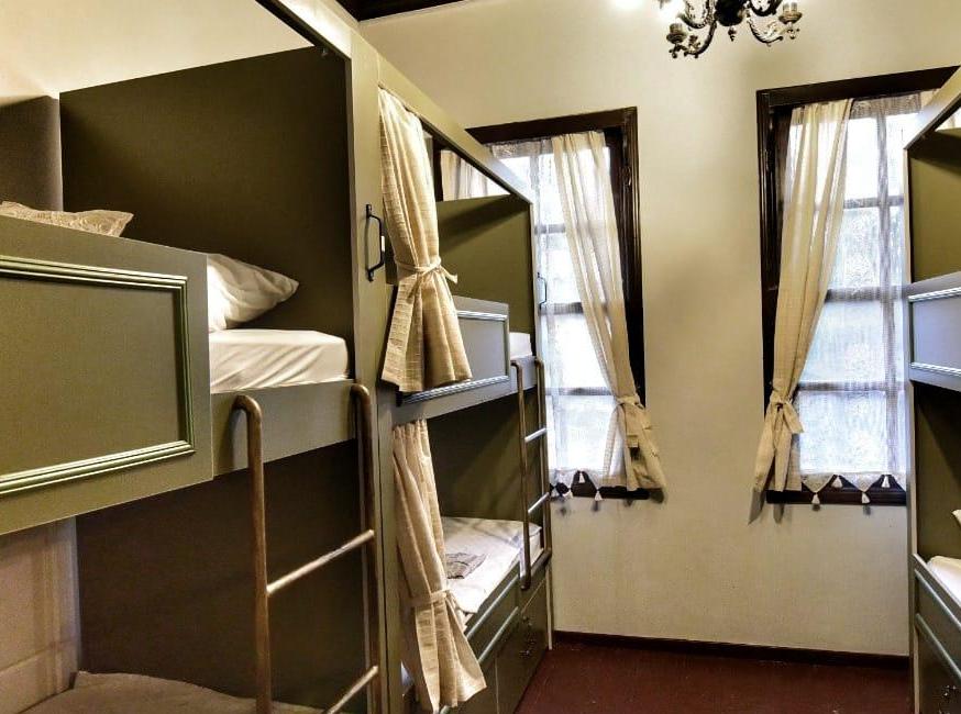 هوستل و پاب لردز تورنگار