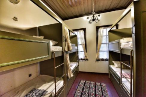 هوستل و پاب لردز