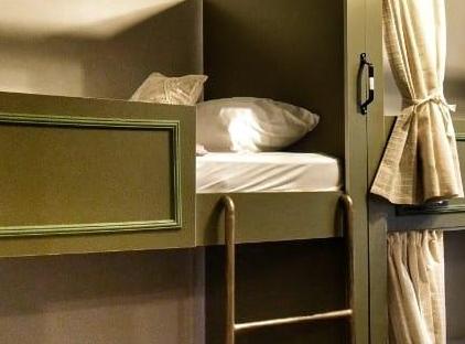 هوستل و پاب لردز تورنگار