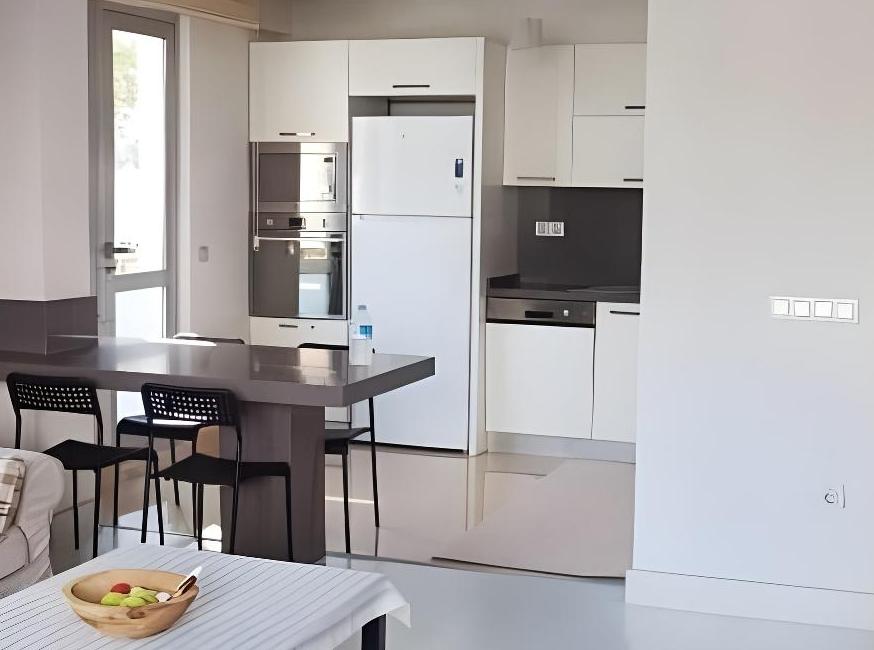 واحه مدرن لارا تورنگار