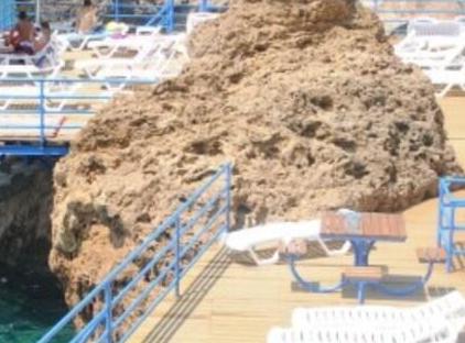 واحه مدرن لارا تورنگار