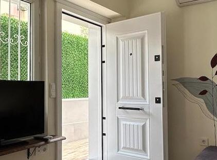 خانه مهمان EB آرت هاوس -3 تورنگار