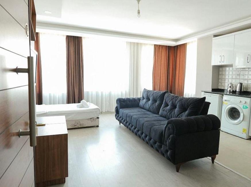 نزدیک به ساحل و فرودگاه تورنگار