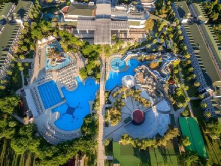 Dobedan World Palace