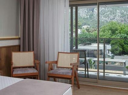 Monk Resort Hotel تورنگار