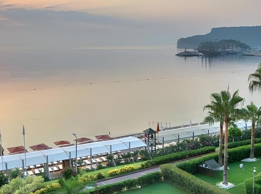 Golden Lotus Hotel تورنگار