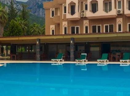 Alexius Beach Hotel تورنگار