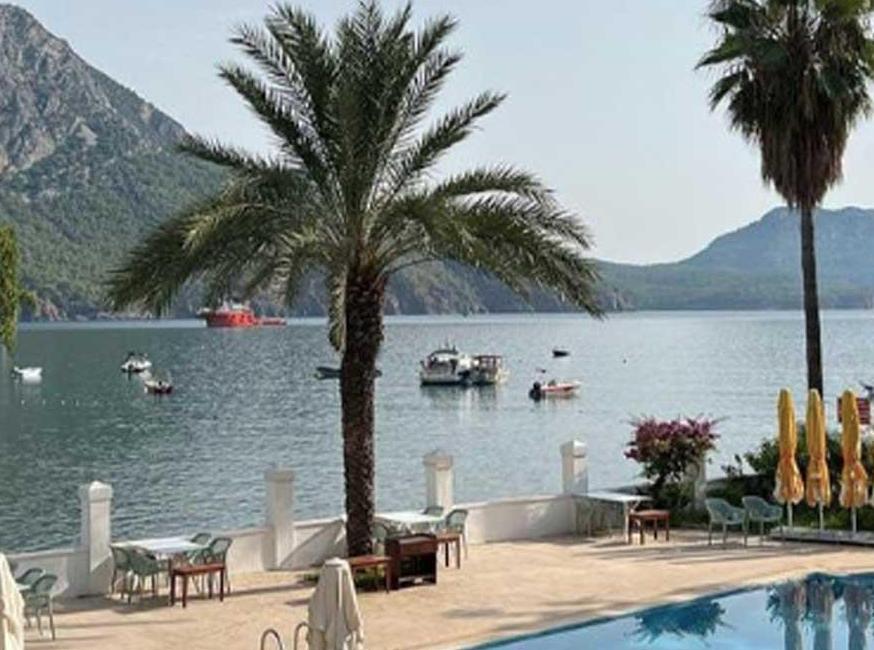 Ford Hotel تورنگار