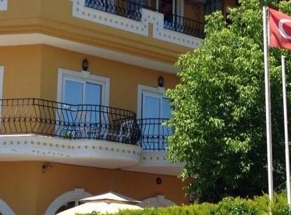 flower hotel تورنگار