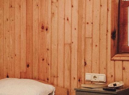 Base Bunglalows تورنگار