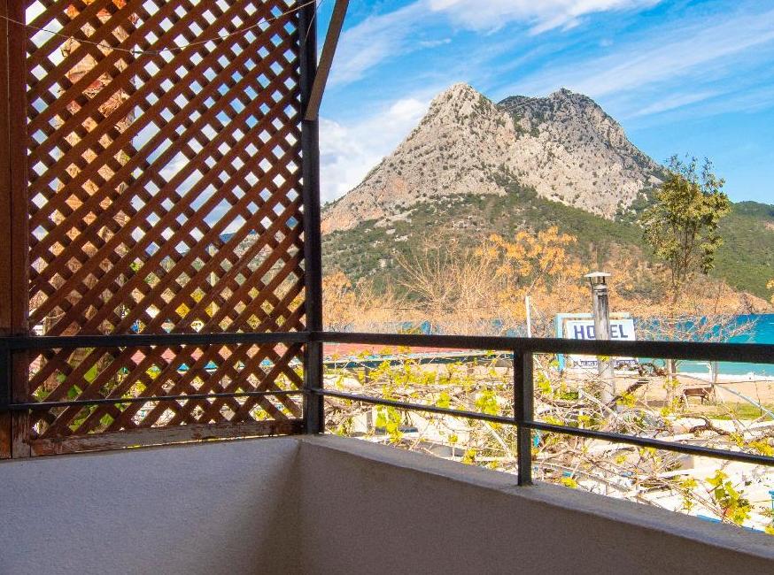 Ceneviz Hotel تورنگار