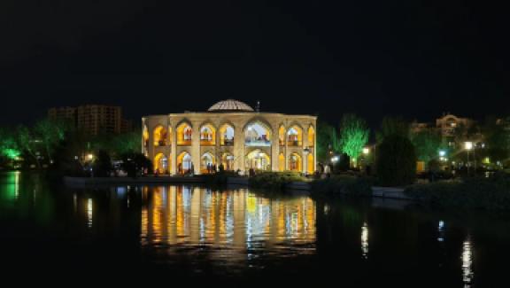 راهنمای کامل سفر به تبریز؛ جاهای دیدنی، بهترین هتل ها، کندوان و شکم گردی